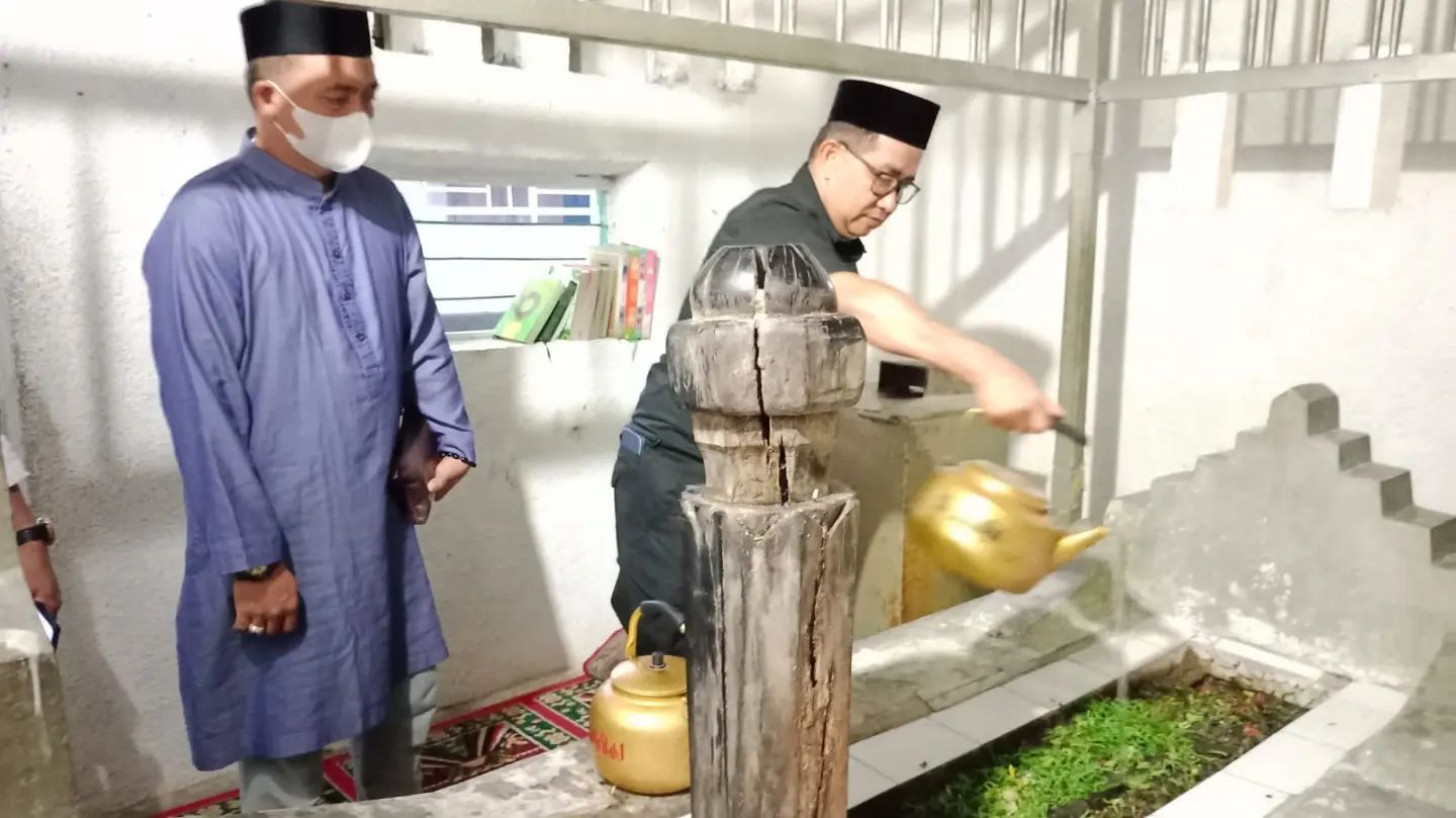 Pj Gubernur Ziarah ke Makam Imam Lapeo, Sekaligus Zikir dan Doa Bersama Untuk Tjahjo Kumolo